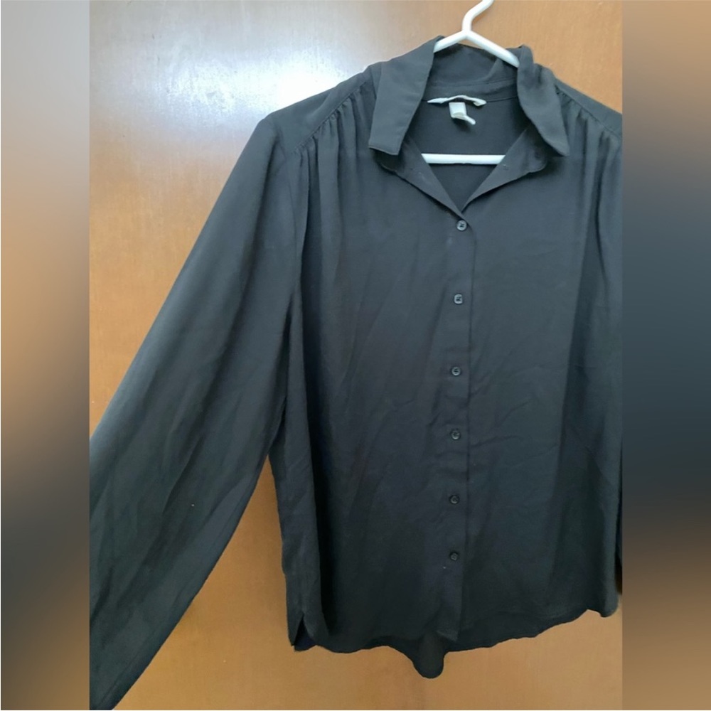 H&M black polyester shirt top